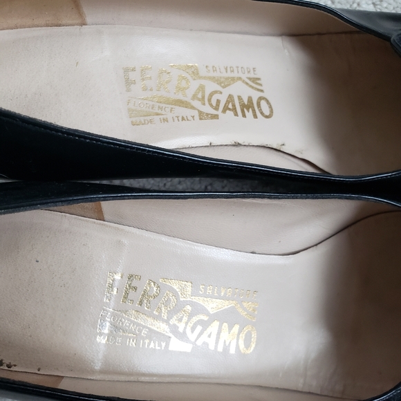Black Patent Ferragamo Heels- Vintage! - Picture 3 of 4